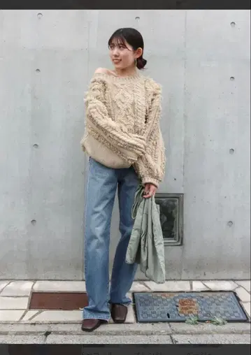 ungrid 오프숄더 니트 베이지 새상품 정가 9900