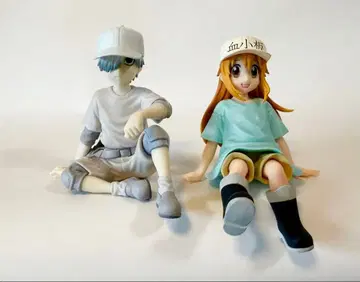 일하는 세포 피규어 2체 세트