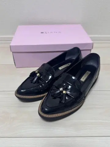 DIANA 블랙 로퍼 23.5