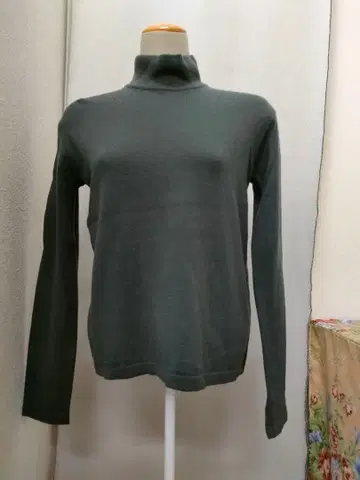 아네스베 그레이 니트 하이넥