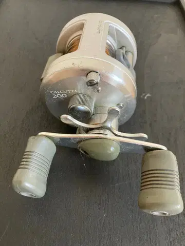 Shimano Calcutta 200 베이트 낚시릴