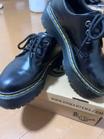 닥터 마틴 3홀 통굽 신발