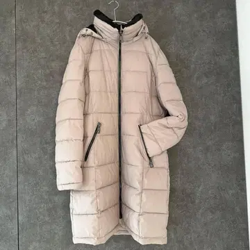 후드 부착 라이트 베이지 다운 자켓