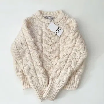 ZARA 아이보리 케이블 니트 스웨터