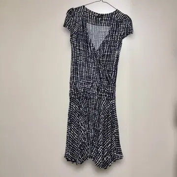 Sinequanone 반팔 랩 원피스 무릎 기장 armoire 시네카논