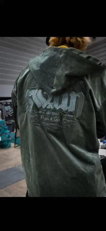 SWAN 후드 부착 코듀로이 자켓 다크 그린