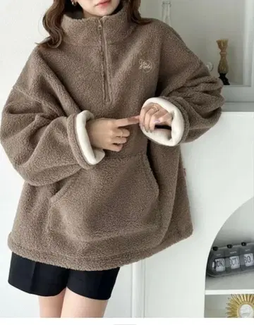 JAVA 자수 보아 플리스 하프 지퍼 PO