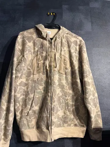 GAP 카모플라쥬 지퍼 후드티