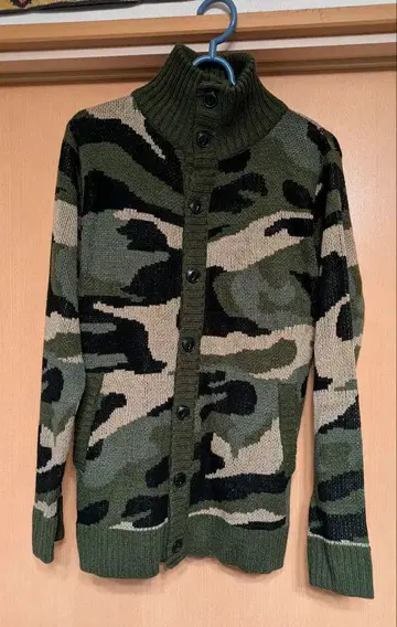 VICCI 니트 가디건 카모플라주 패턴