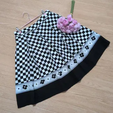 [월말 세일] 엠즈그레이시 플레어 스커트 블랙 x 화이트 체크 40