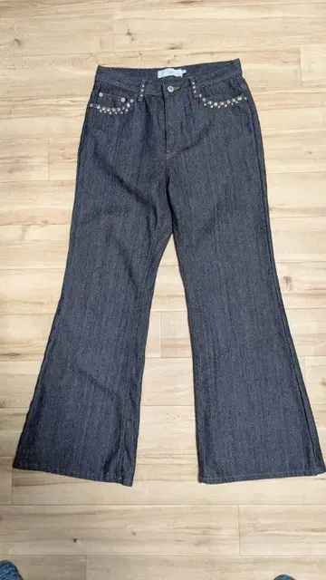 스터드 장식 플레어 데님