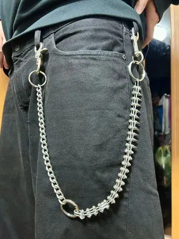 스파이크 디자인 실버 지갑 체인