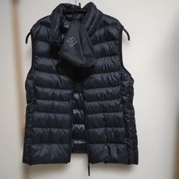 새상품급 유니클로 울트라 라이트 다운 베스트 네이비 L 여성용