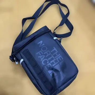 THE NORTH FACE 블랙 숄더백