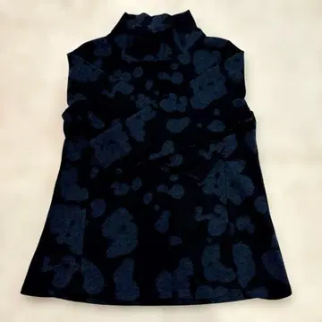 터틀넥 긴팔 니트 블랙과 파랑 무늬