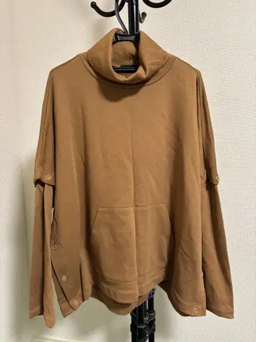 브라운 하이넥 트레이닝복