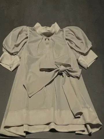 [ CELFORD ] 퍼프 슬리브 리본 포함 블라우스/그린