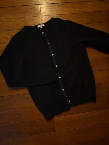 TOCCA 블랙 비쥬 장식 캐시미어 100% 가디건