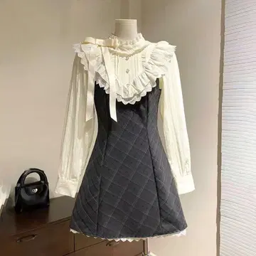 프릴 달린 체크 무늬 미니 원피스