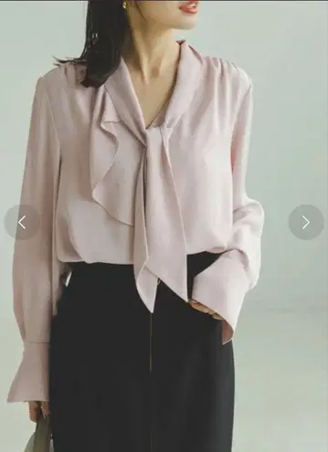 로얄 새틴 보타이 블라우스 Noble