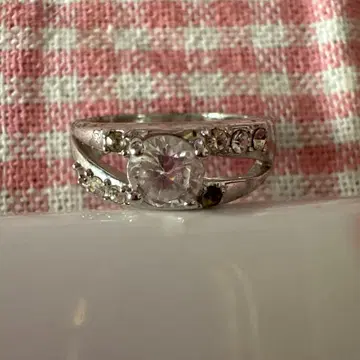 다이아몬드풍 스톤 메탈 반지