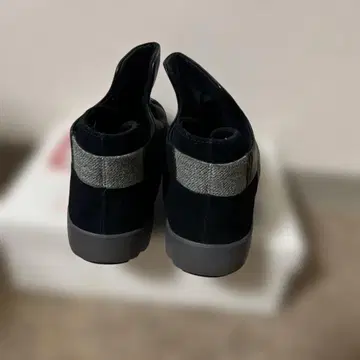 여성용 블랙 가죽 슬립온 부츠