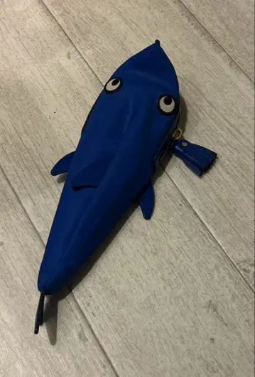 안야 힌드마치 펜 케이스 고래