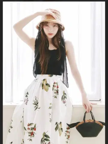 새상품급 리랜드트루 보타니컬 프린트 볼륨 스커트