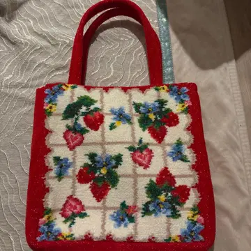 딸기의 빨간색 토트백