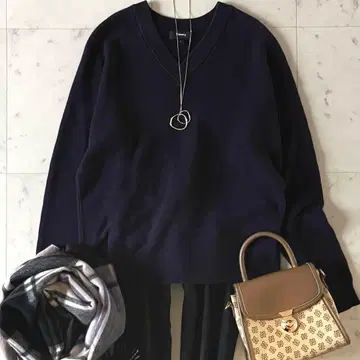 띠어리 CASHCOTTON V넥 니트 네이비 캐시미어