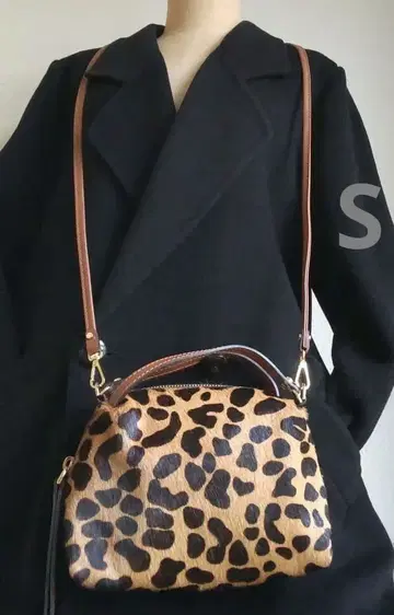 잔니 키아리니 숄더백 레오파드 무늬 레오파드 미사용급 송치