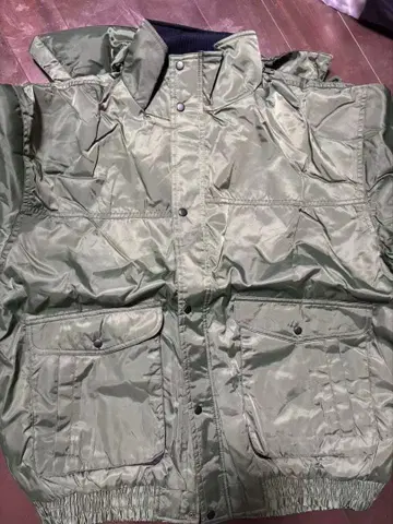 올리브 그린 다운 자켓