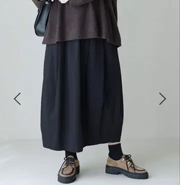 studio CLIP 면린넨 턱 코쿤 스커트 블랙