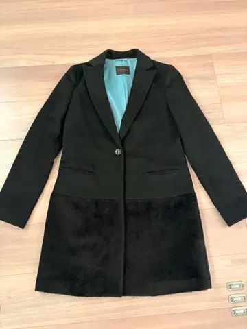 TOMORROWLAND 블랙 피 코트