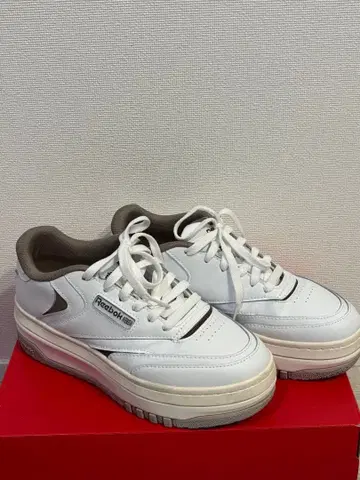 리복 화이트 통굽 스니커즈