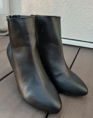 apart by lowrys 부티 블랙