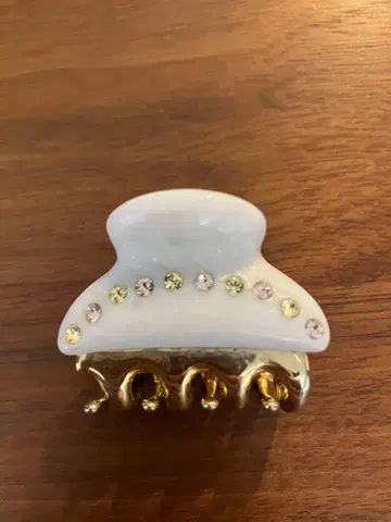 화이트 골드 스톤 헤어 클립