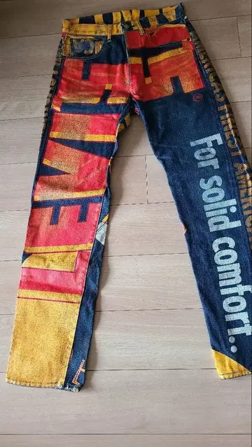 리바이 스트라우스 재팬의 청바지입니다. 32인치이지만 조금 작습니다.