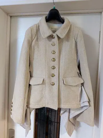 Balcony and Bed 베이지 자켓 38