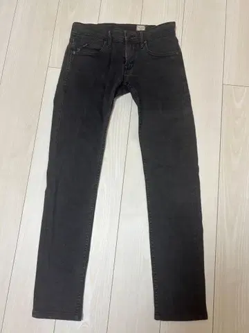 YANUK 블랙 데님 슬림 핏