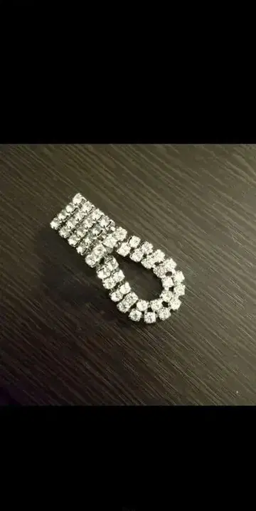 크리스탈 장식 U자형 귀걸이