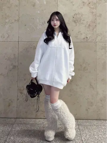 화이트 후드 부착 오버 사이즈 후드티