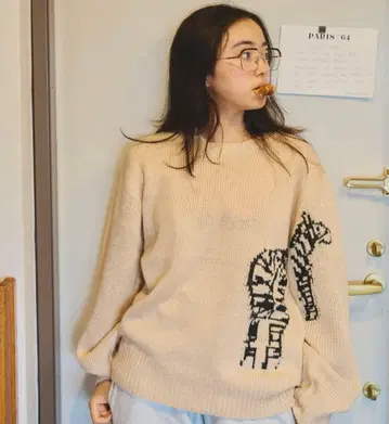 common gull products. 모호한 계절에 보내는 여백의 니트