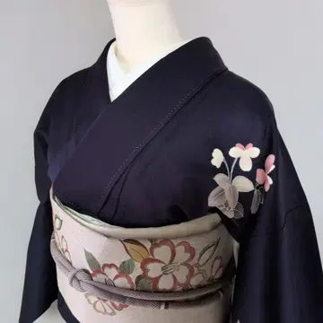 네이비 컬러 꽃무늬 자수 호몬기
