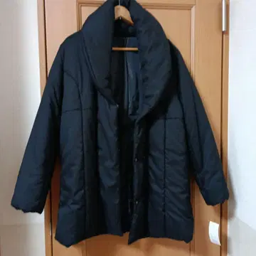 블랙 컬러 4L 코트