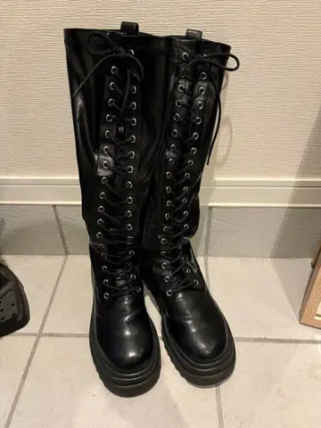 Jouetie 스트레치 레이스업 롱 부츠 블랙