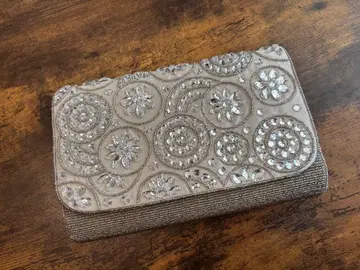 그린 레이블 릴랙싱 비즈 클러치백