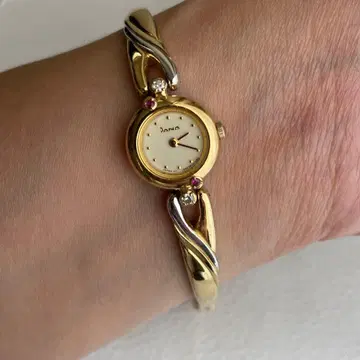 다나 골드 컬러 손목시계 #4492