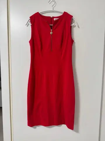 [ Calvin Klein ] 슬리브리스 타이트 원피스