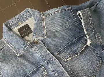 ZARA 데미지 가공 데님 자켓